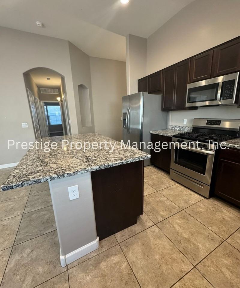 9073 W Birchover Dr - Photo 4 of 27