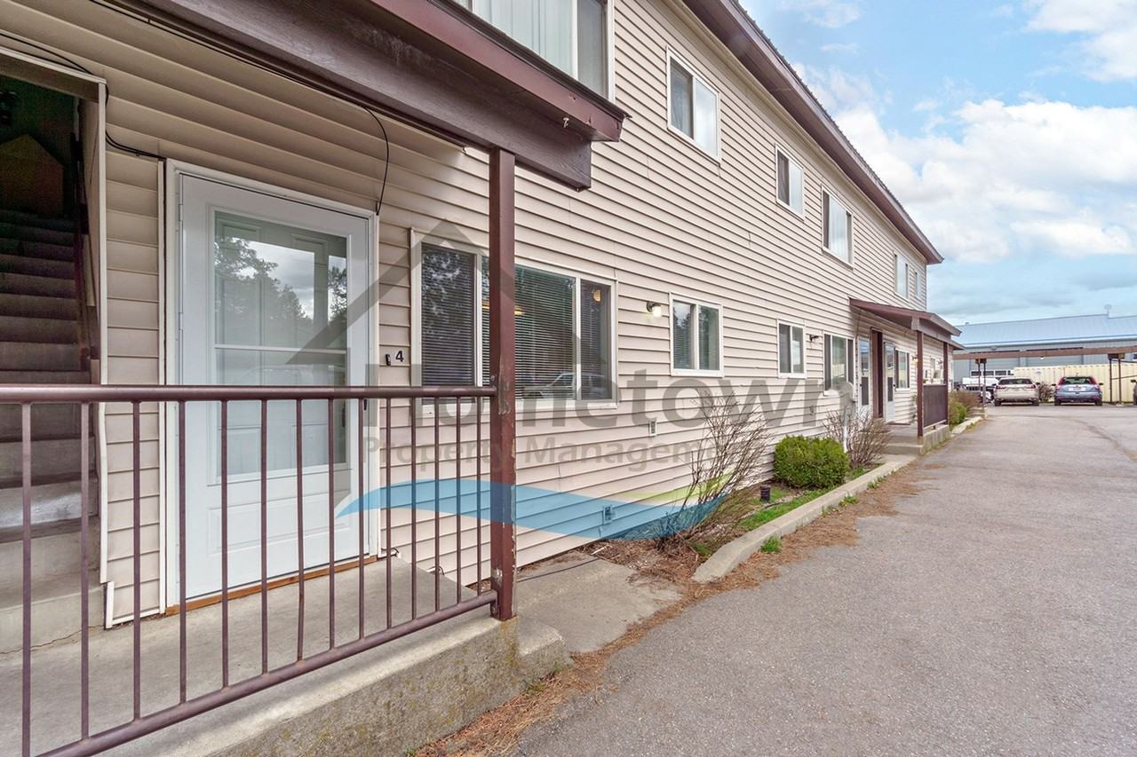 703 N Compton St - Photo 4 of 30