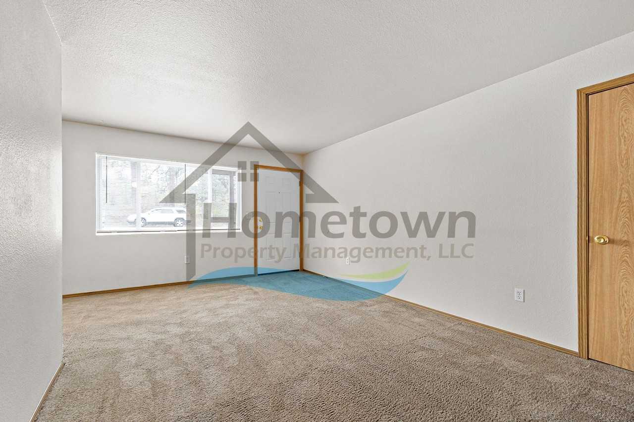 703 N Compton St - Photo 6 of 30