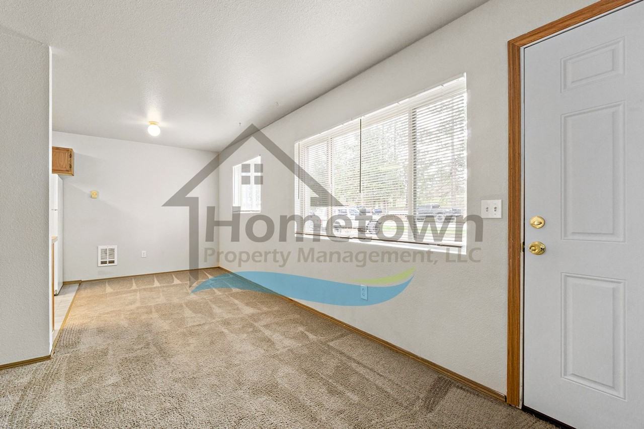 703 N Compton St - Photo 7 of 30