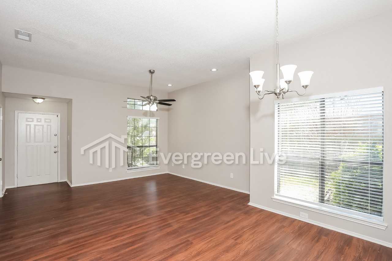 813 Desoto Dr - Photo 3 of 18