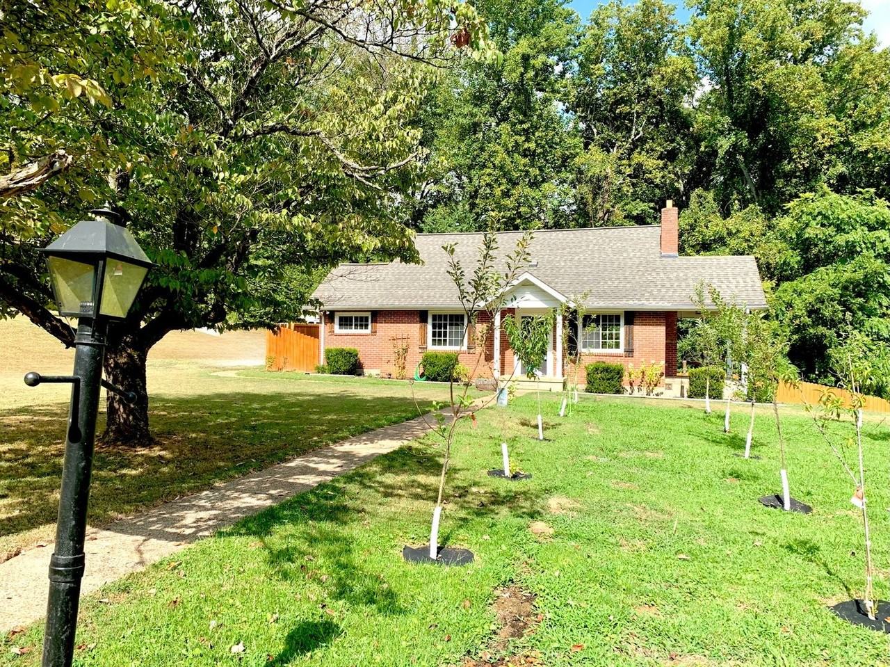 135 Antioch Rd - Photo 2 of 41