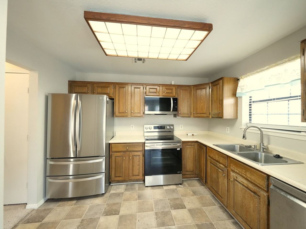 6327 S 90th East Ave - Photo 4 of 20