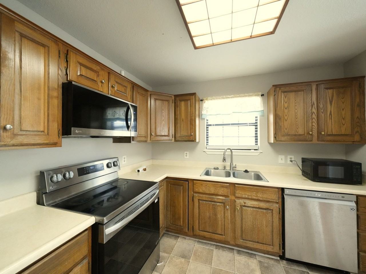6327 S 90th East Ave - Photo 5 of 20