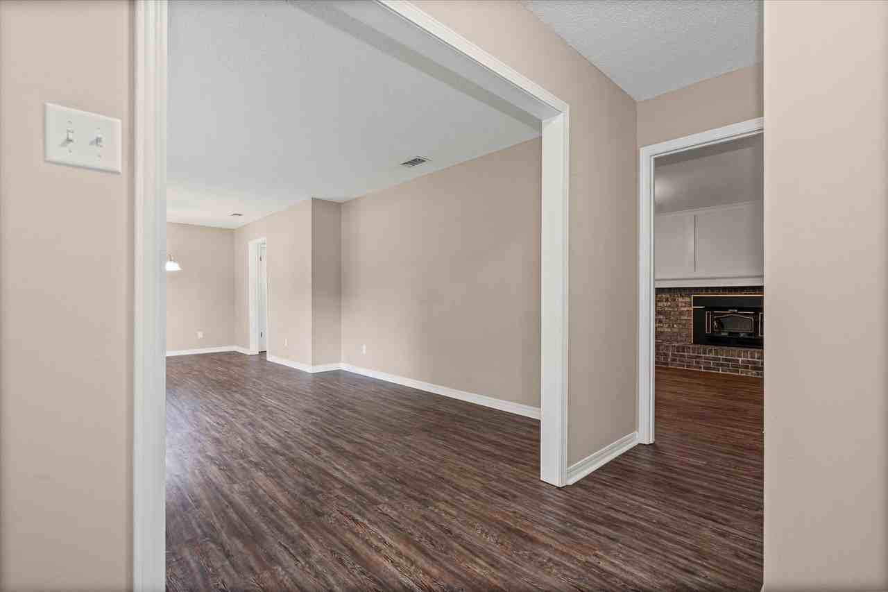 2329 Genoa Dr - Photo 2 of 25