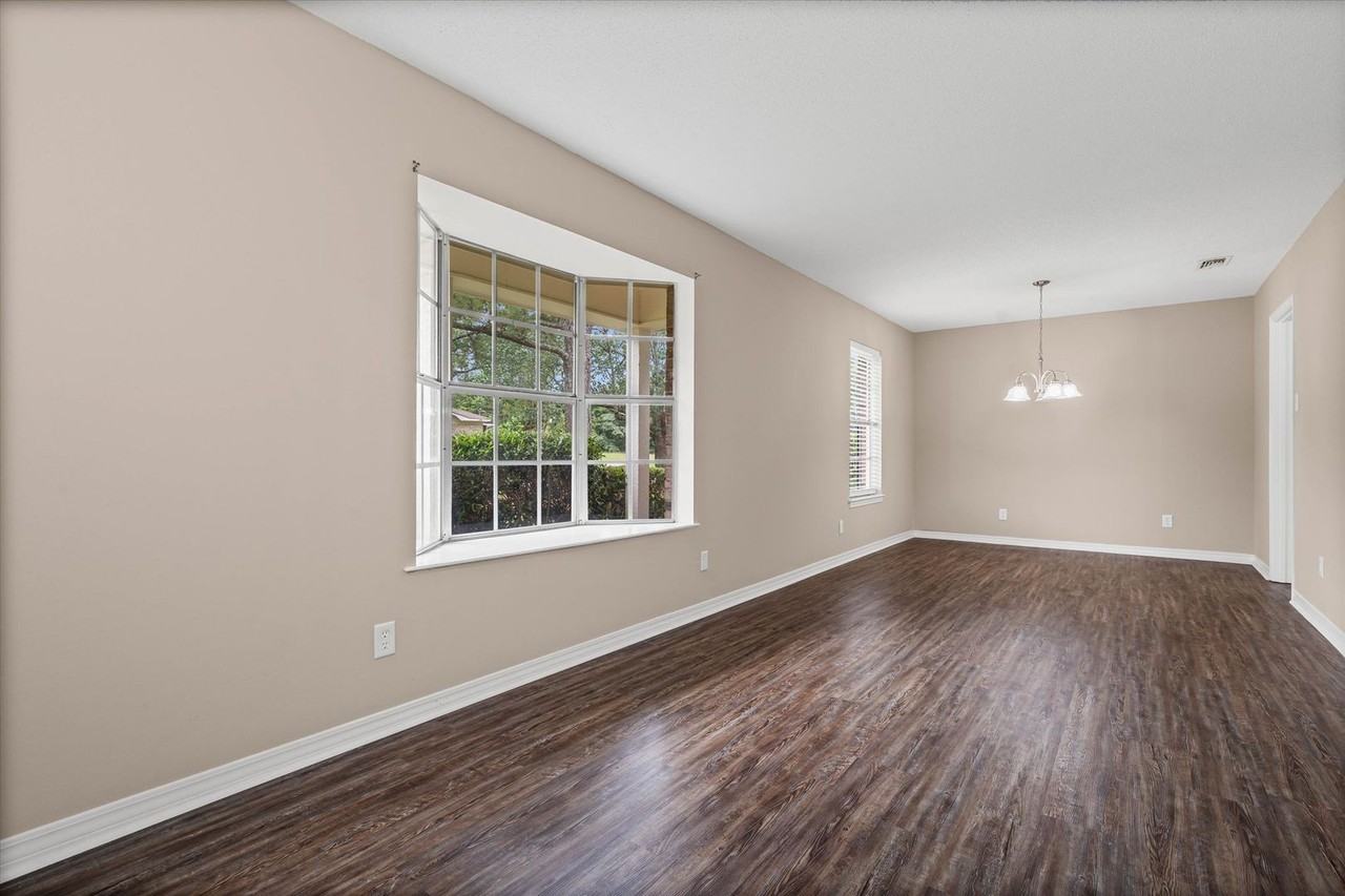 2329 Genoa Dr - Photo 3 of 25