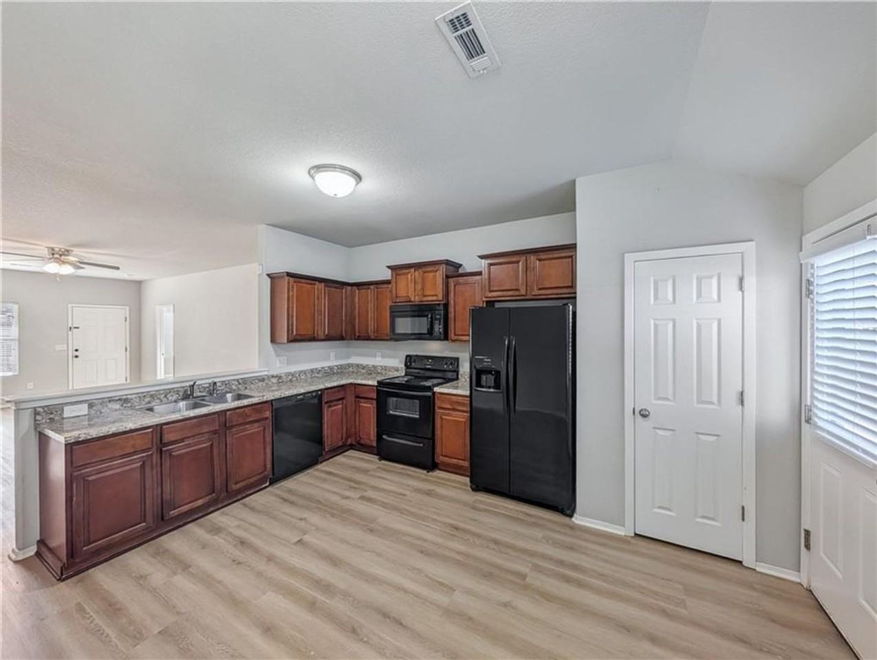 848 Nw Evans Cir - Photo 3 of 22