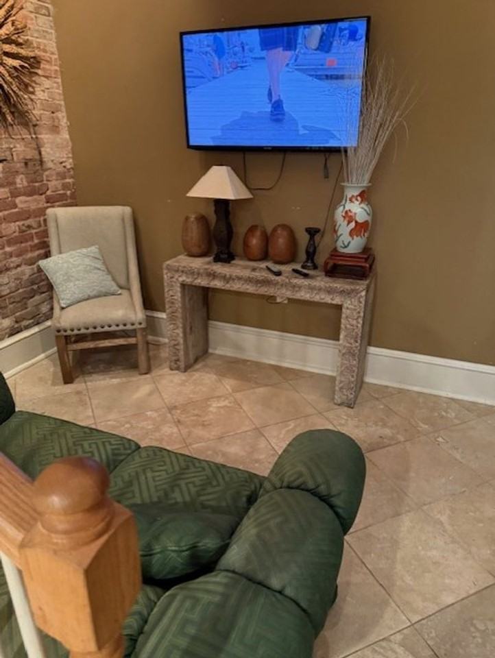 628 North Rampart Street - Photo 6 of 12