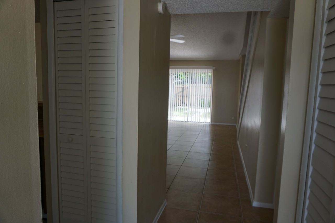 537 Aquatic Dr - Photo 3 of 16