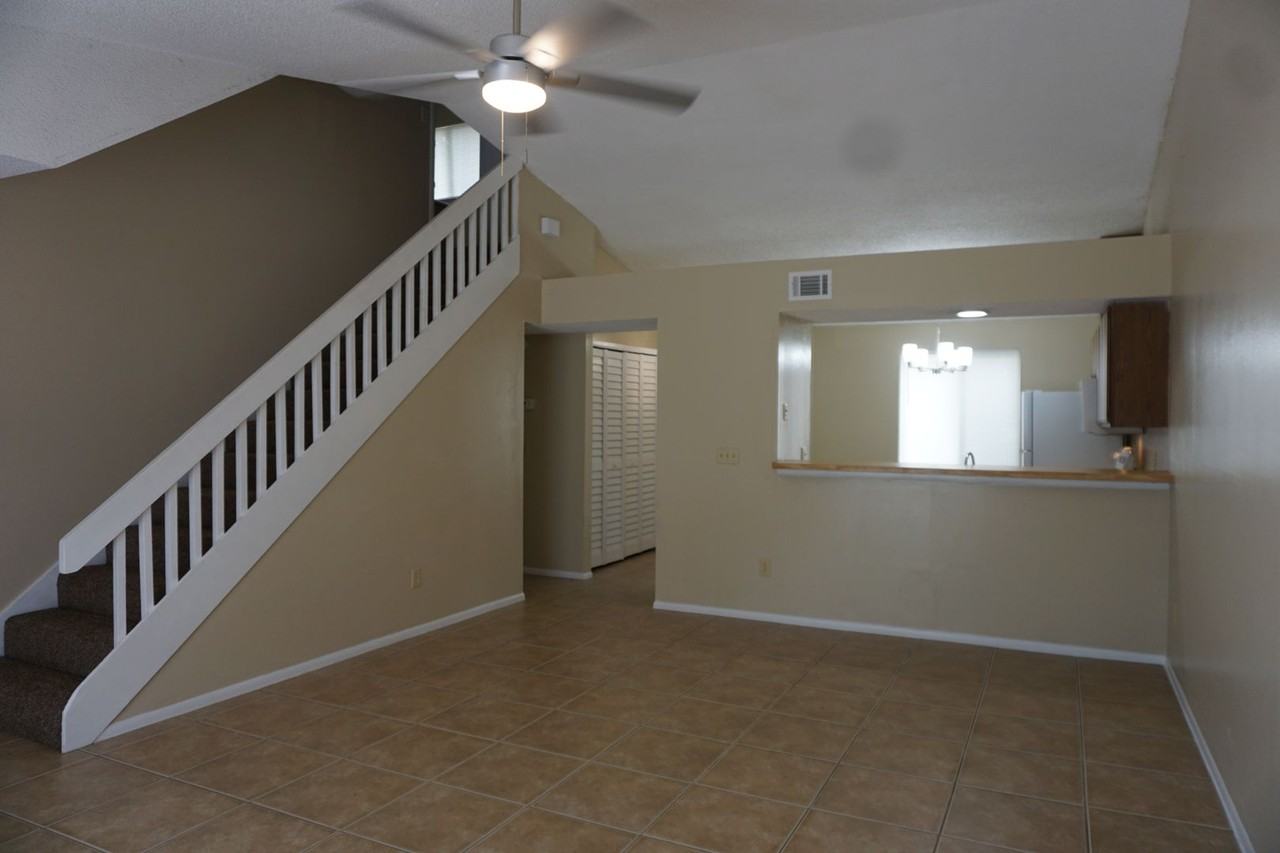 537 Aquatic Dr - Photo 5 of 16