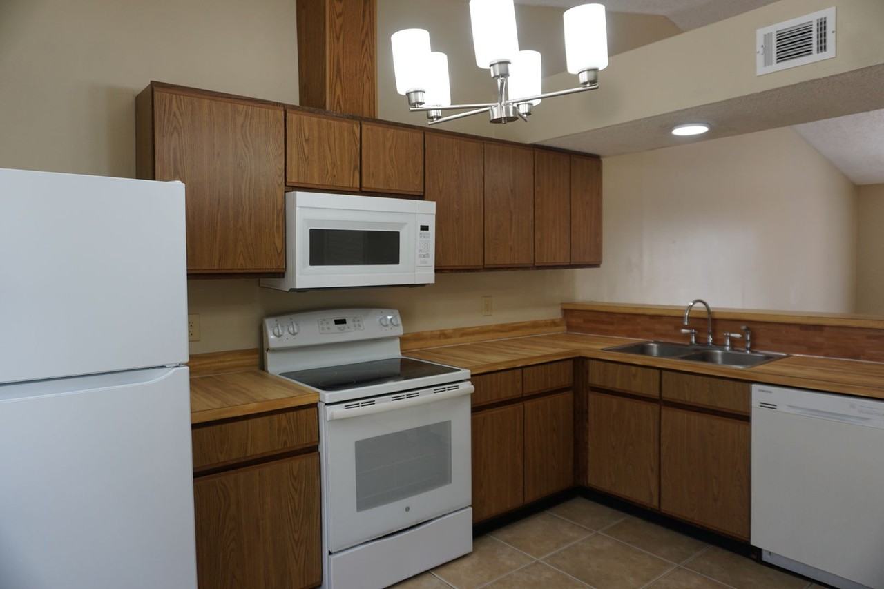 537 Aquatic Dr - Photo 6 of 16