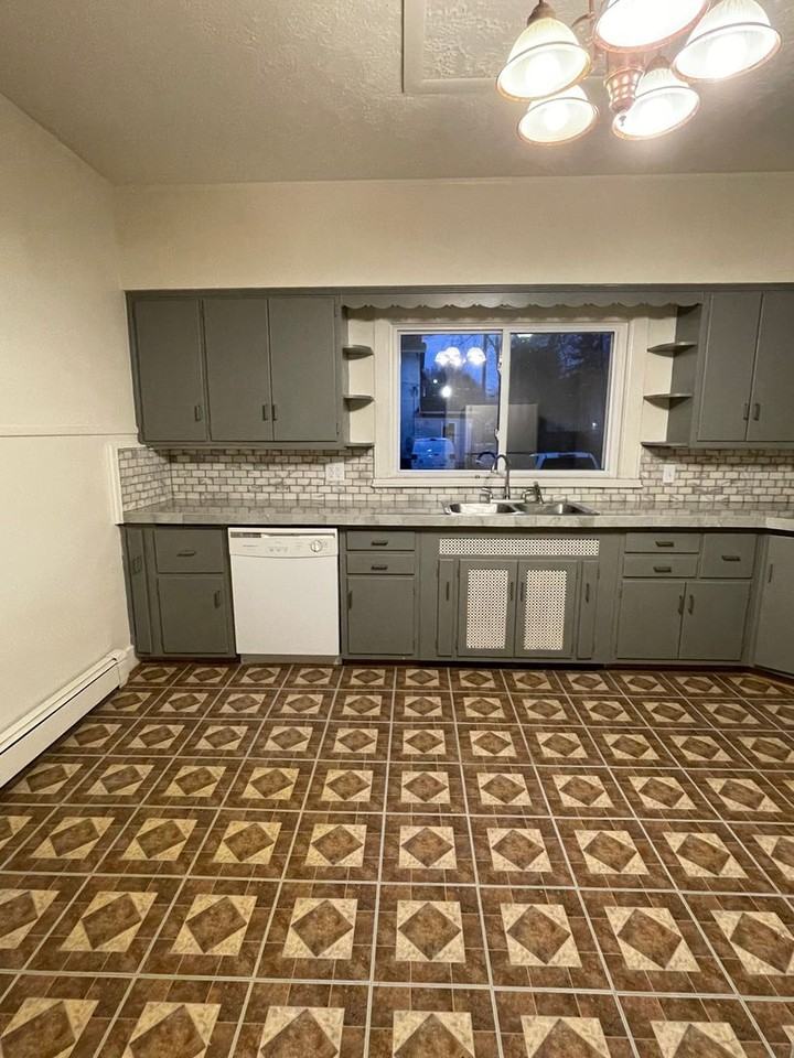 203 S 6th St #1 - Photo 5 of 13