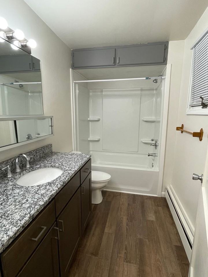 203 S 6th St #1 - Photo 7 of 13