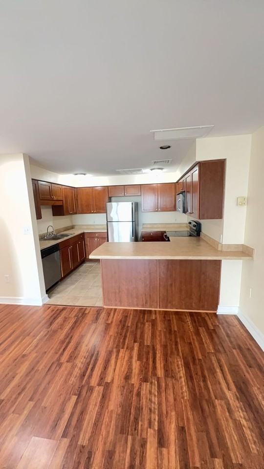 655 S Riverside Dr #606A - Photo 4 of 18