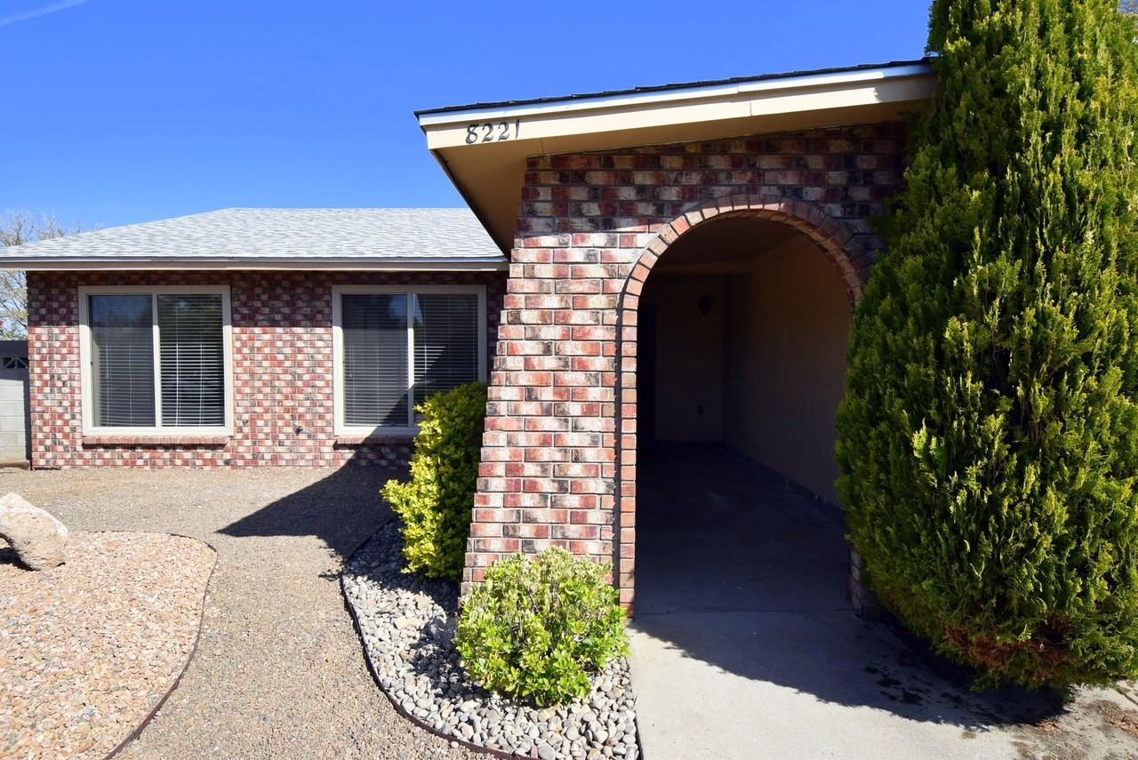 8221 Portales St Ne - Photo 2 of 21