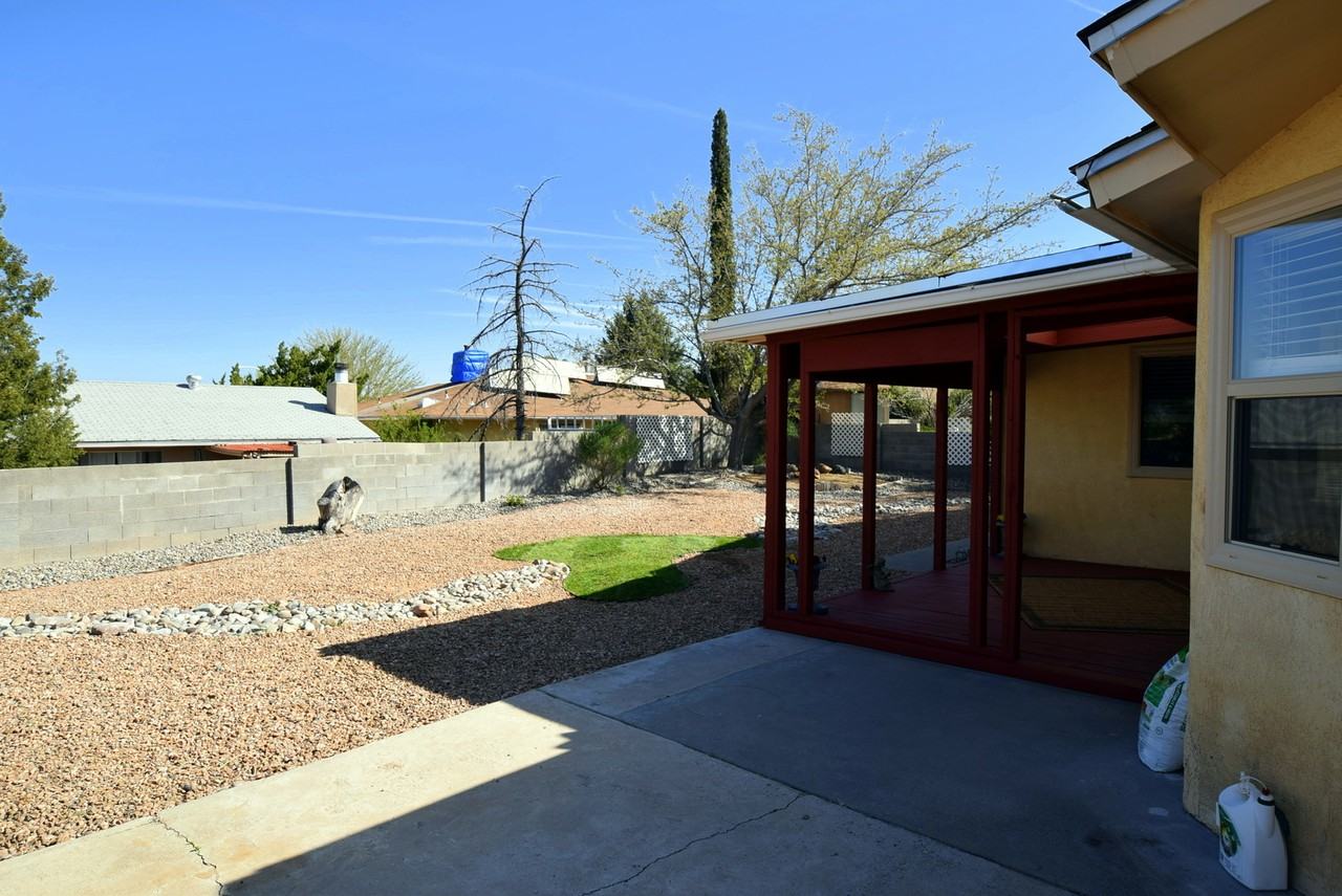 8221 Portales St Ne - Photo 3 of 21