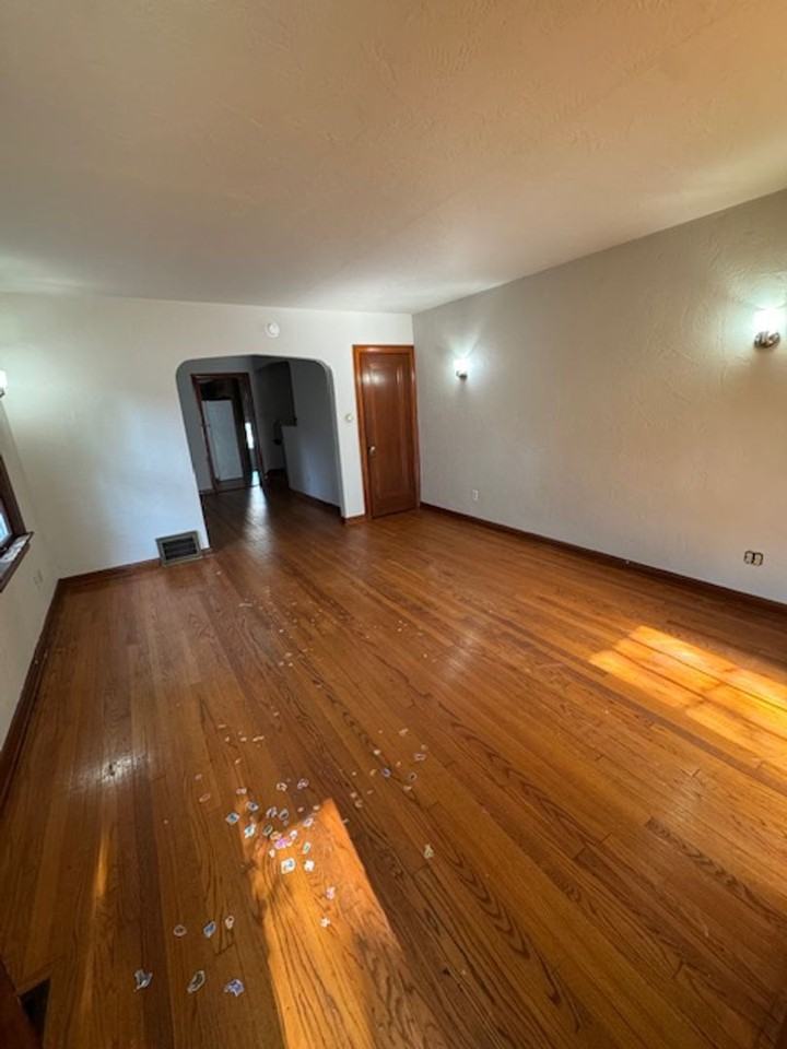 3008 Hoagland Ave - Photo 2 of 8