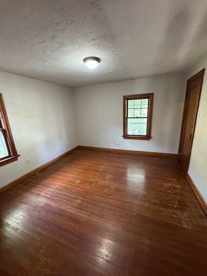 3008 Hoagland Ave - Photo 7 of 8