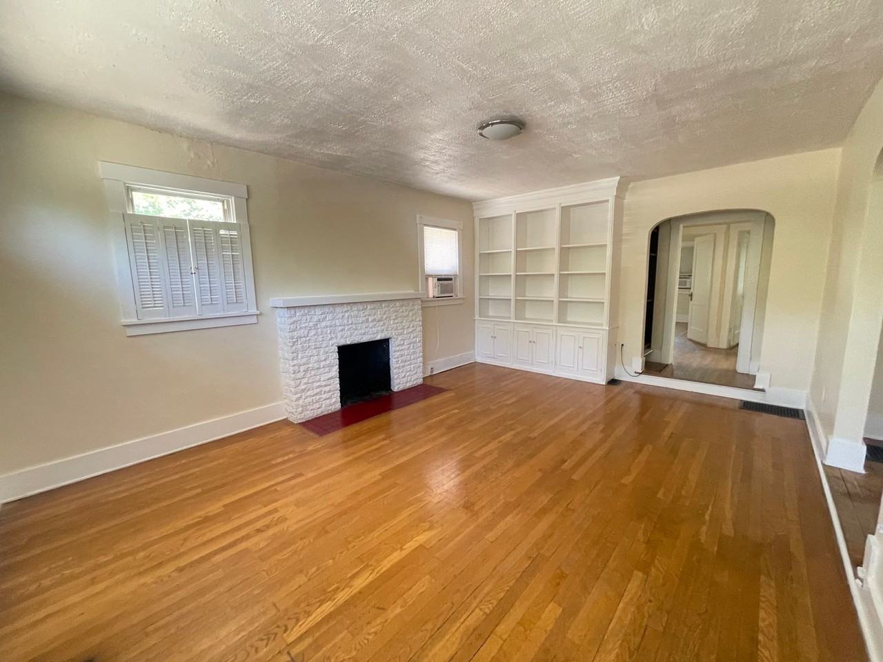 450 Sycamore St Ne - Photo 3 of 24