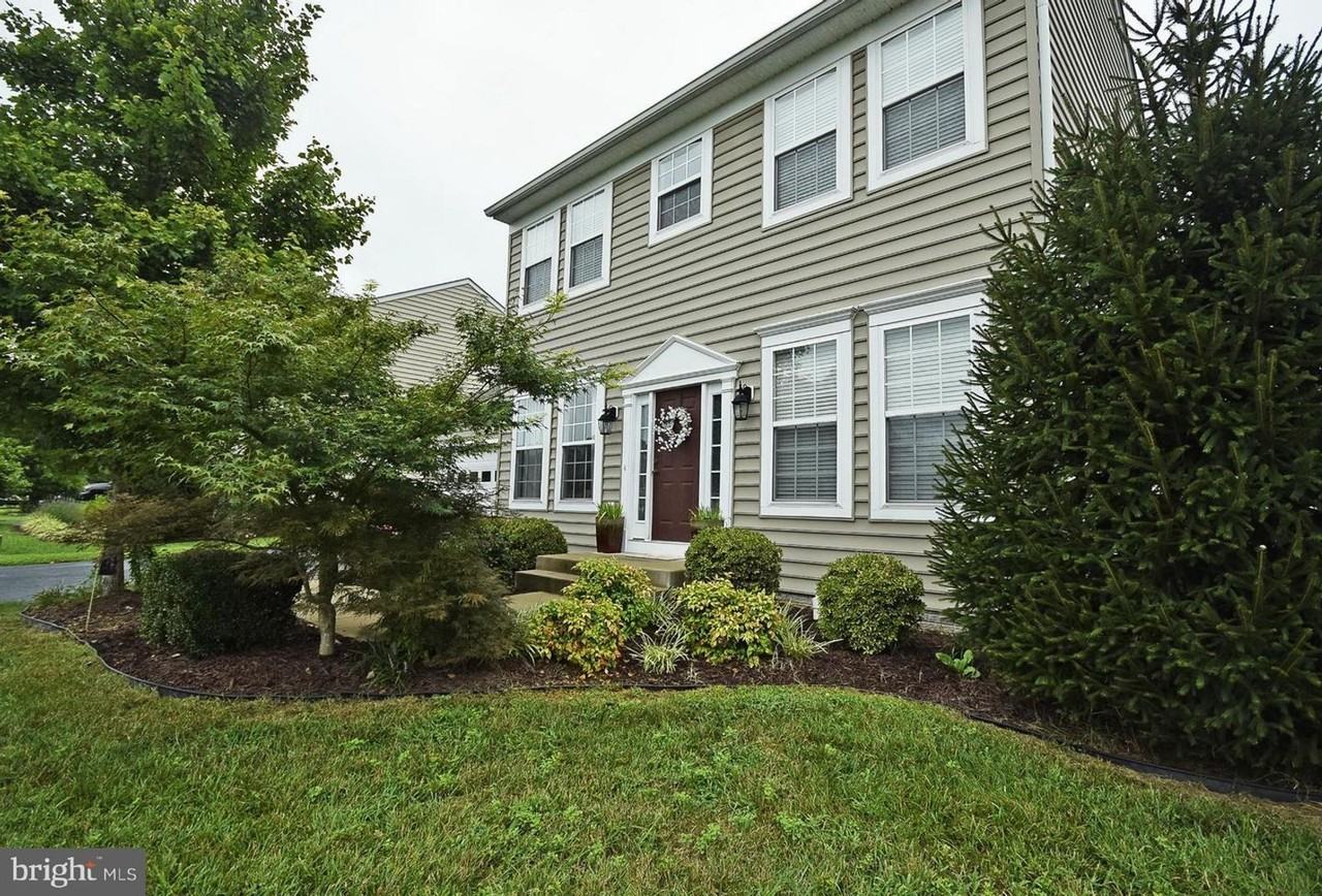 11793 Bakers Ln - Photo 2 of 31