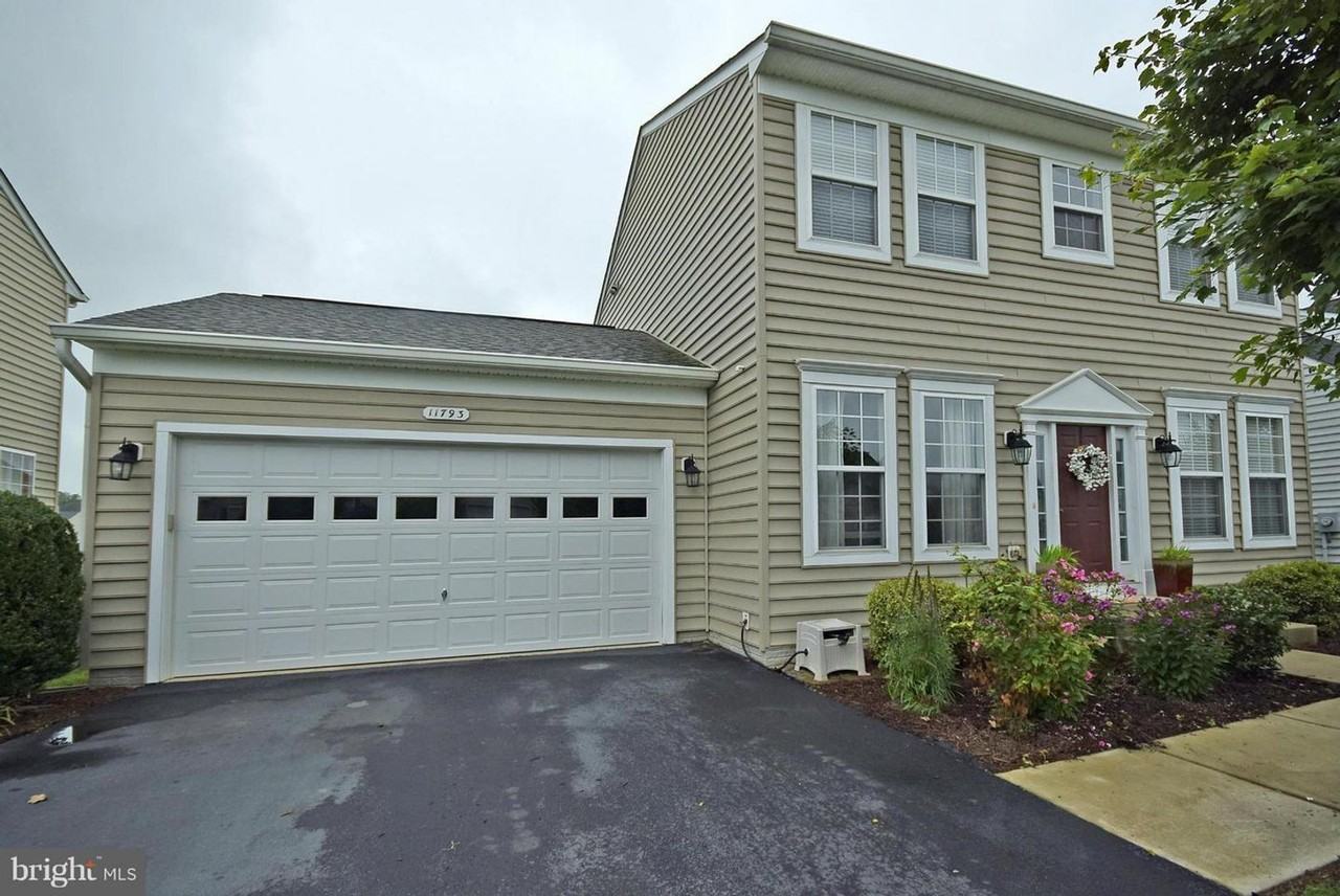 11793 Bakers Ln - Photo 3 of 31