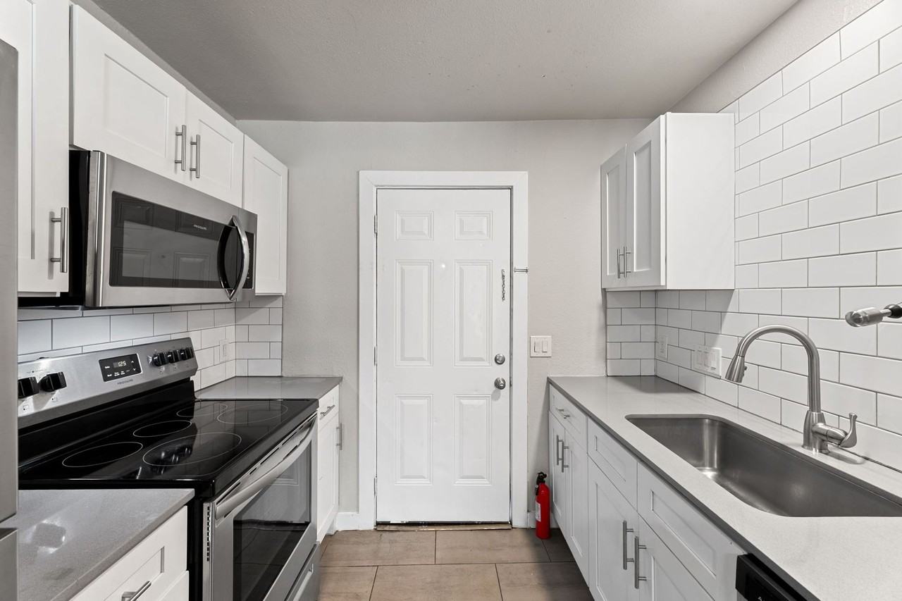 The Canopy at South Congress - Photo 4 of 39