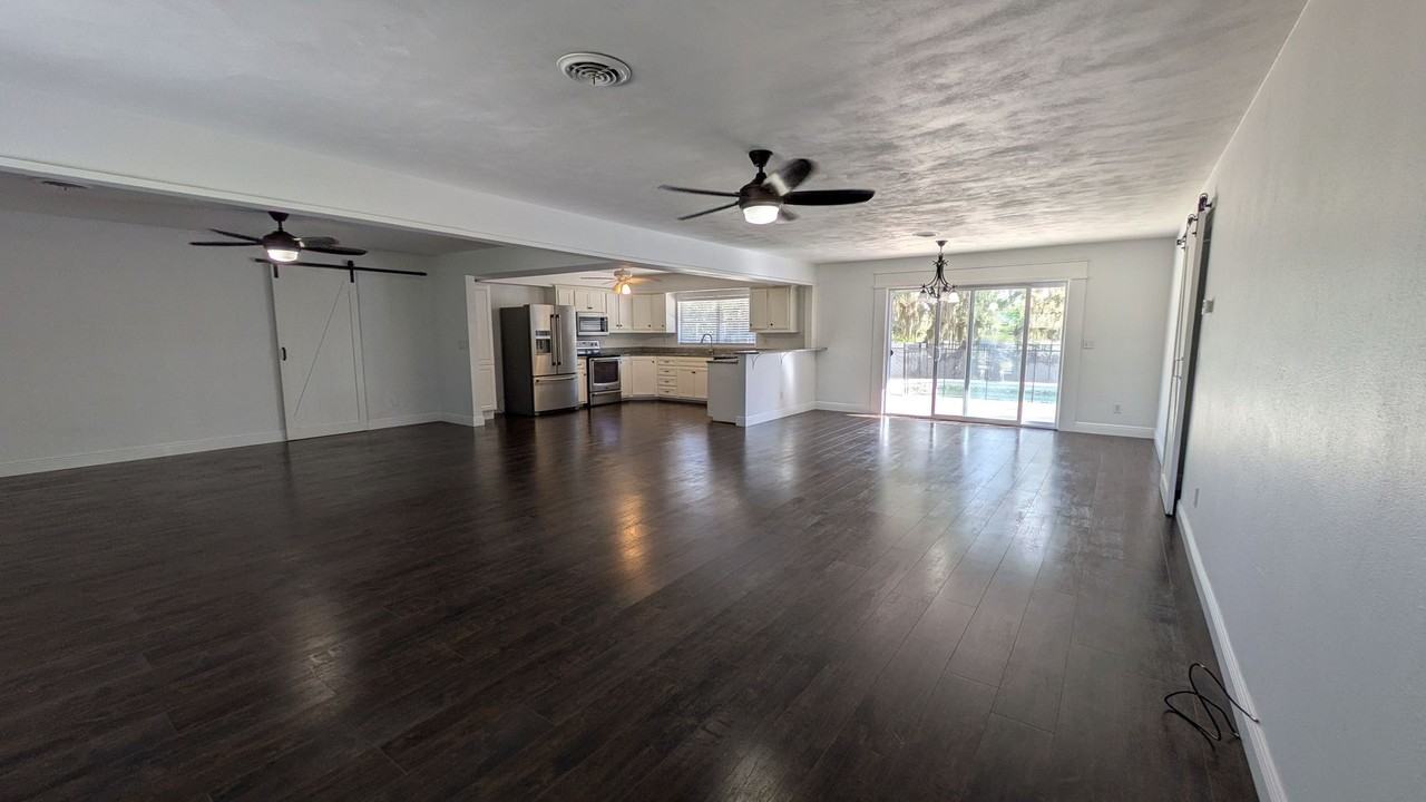 303 E Pomelo St - Photo 3 of 39