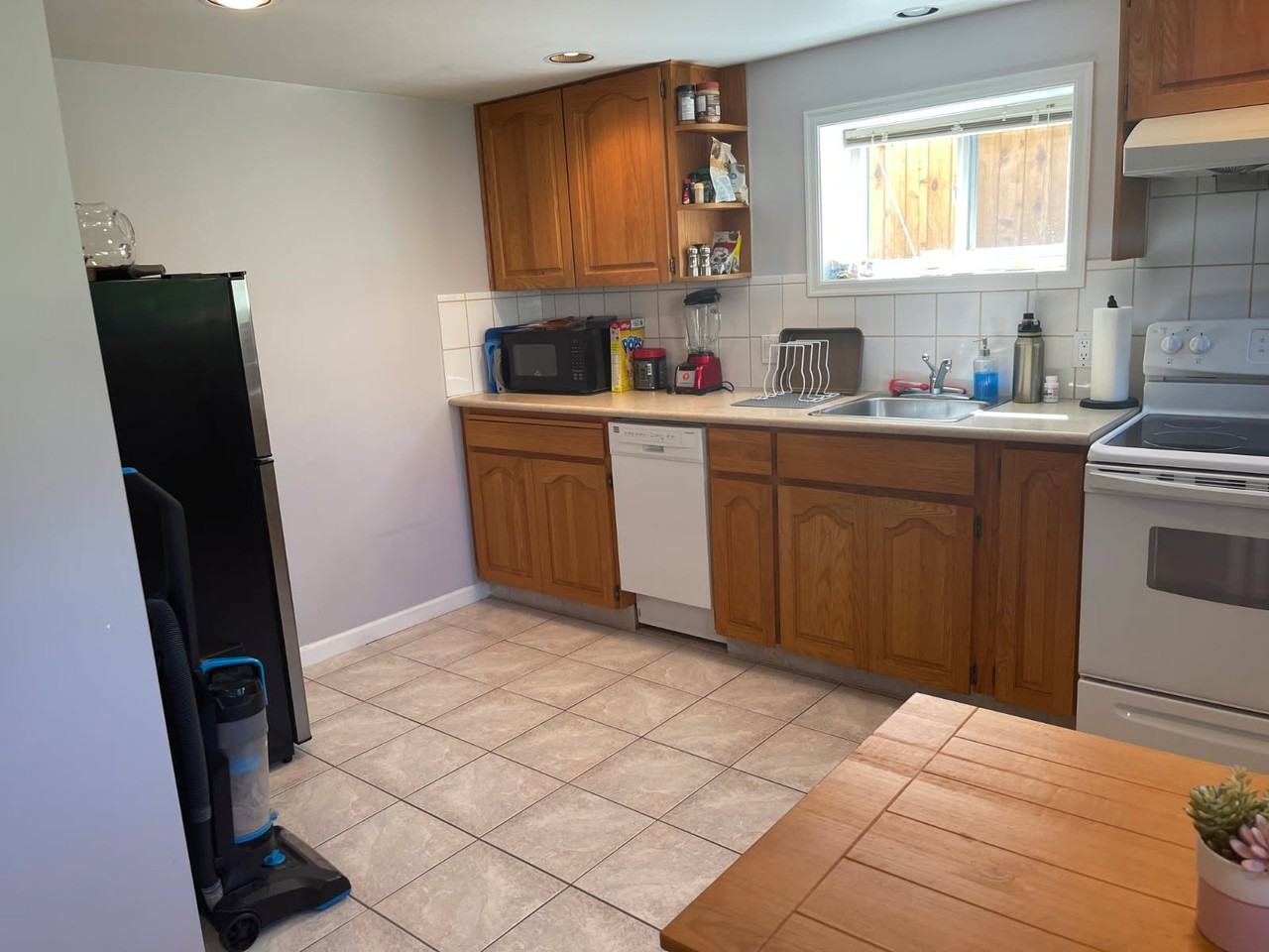 2431 West King Edward Avenue - Photo 2 of 7