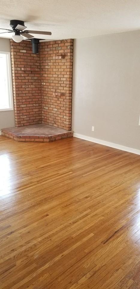 1009 S Strevell Ave - Photo 2 of 17