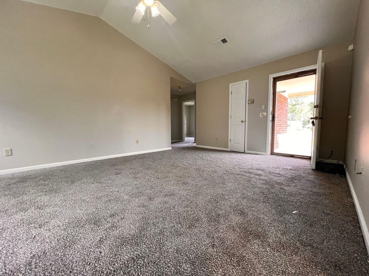 276 W Kenny Dr - Photo 3 of 18