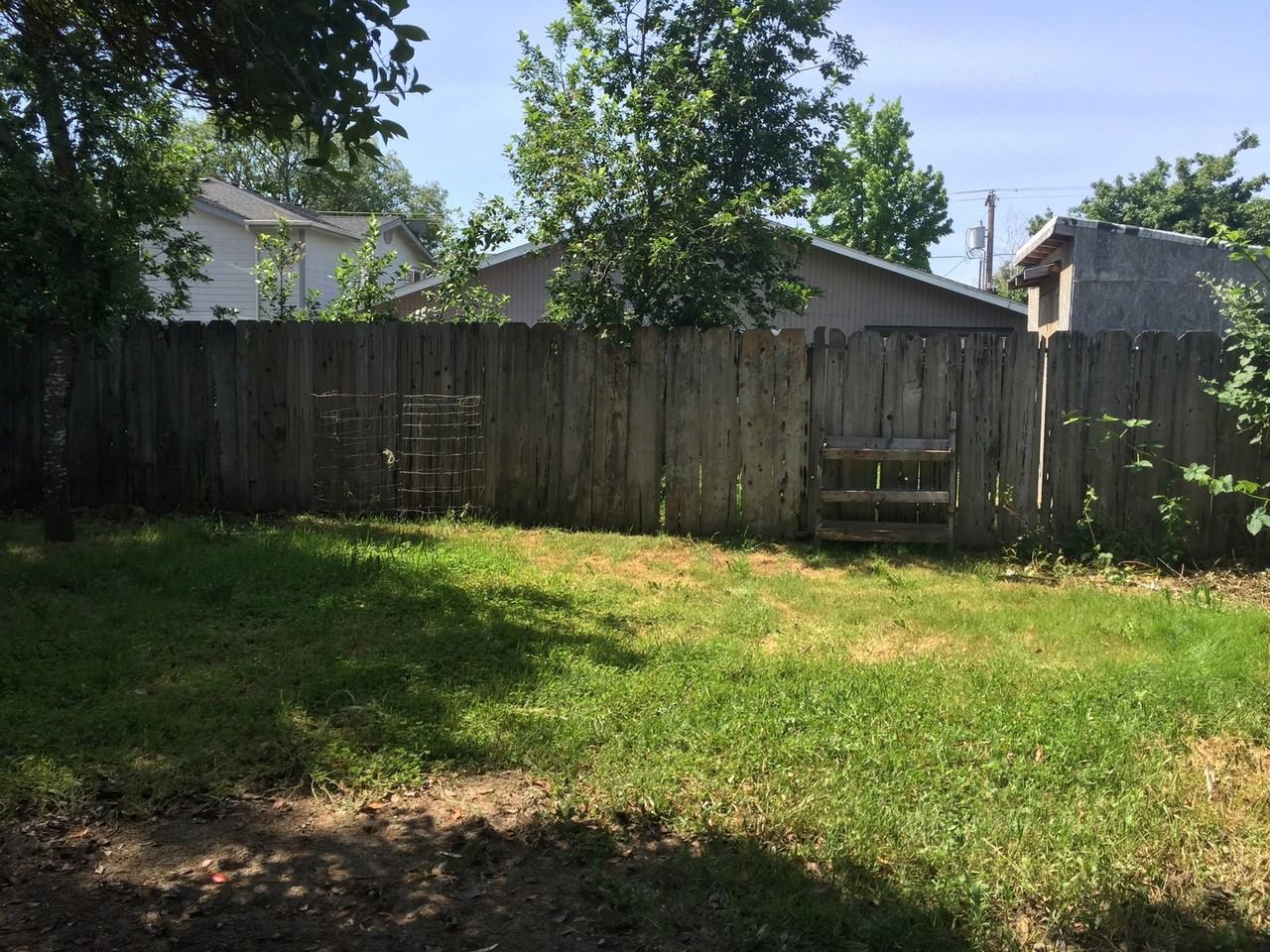 311 Southeast Riverside Avenue #B - Photo 2 of 7