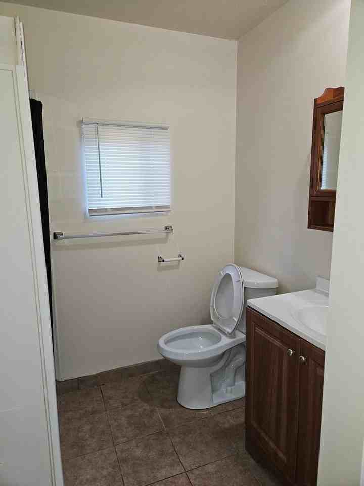 311 Southeast Riverside Avenue #B - Photo 4 of 7