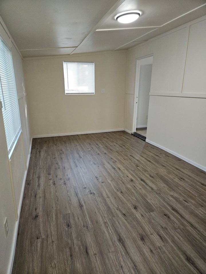 311 Southeast Riverside Avenue #B - Photo 6 of 7