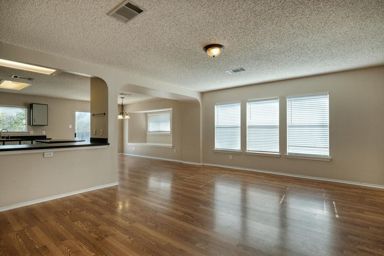 3205 Settlement Dr - Photo 2 of 14