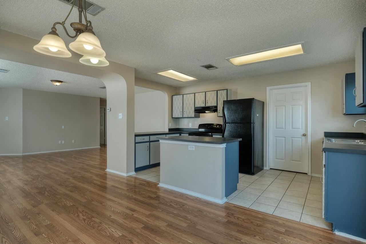 3205 Settlement Dr - Photo 3 of 14