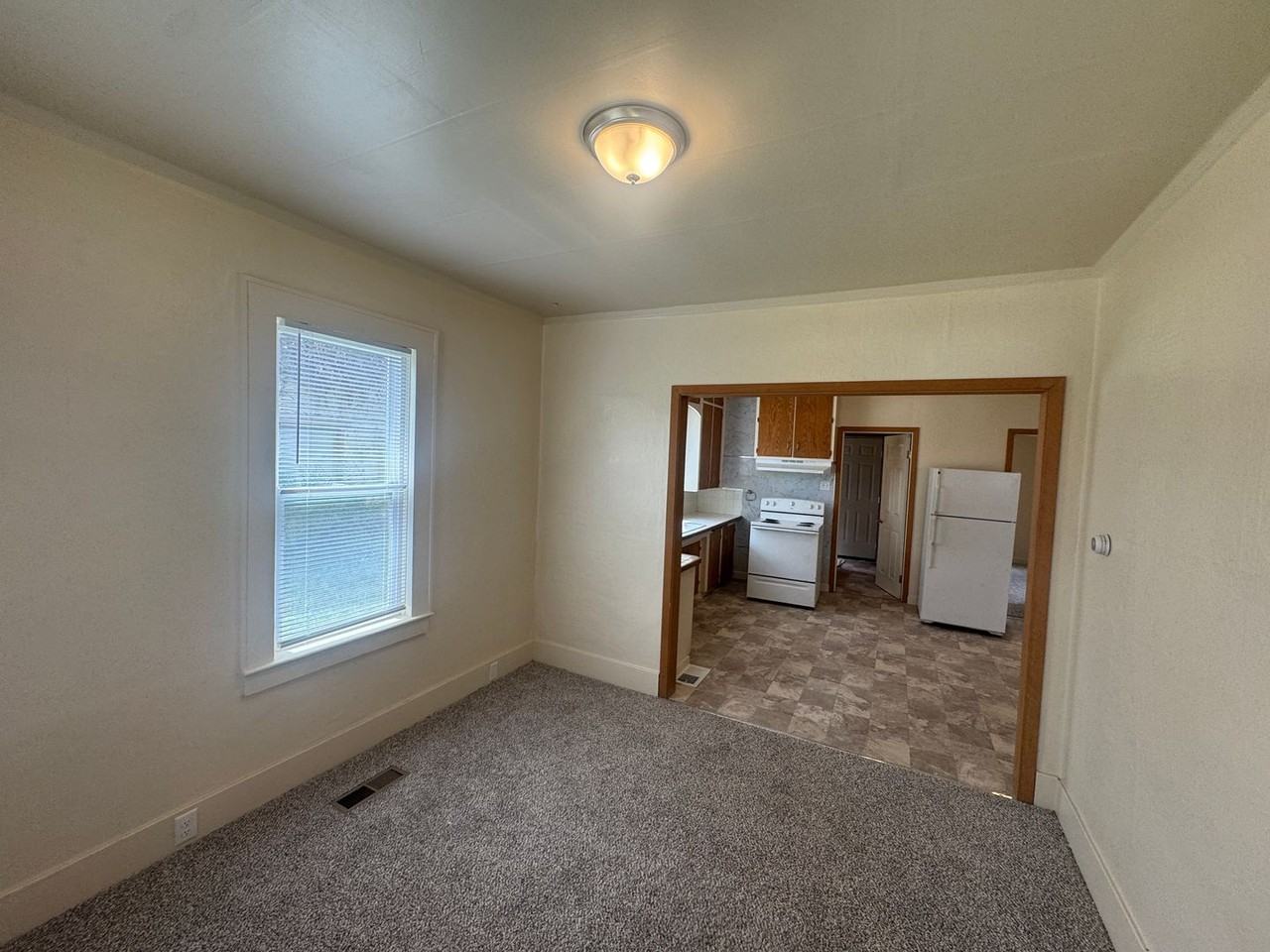 804 S 12th Ave - Photo 4 of 9