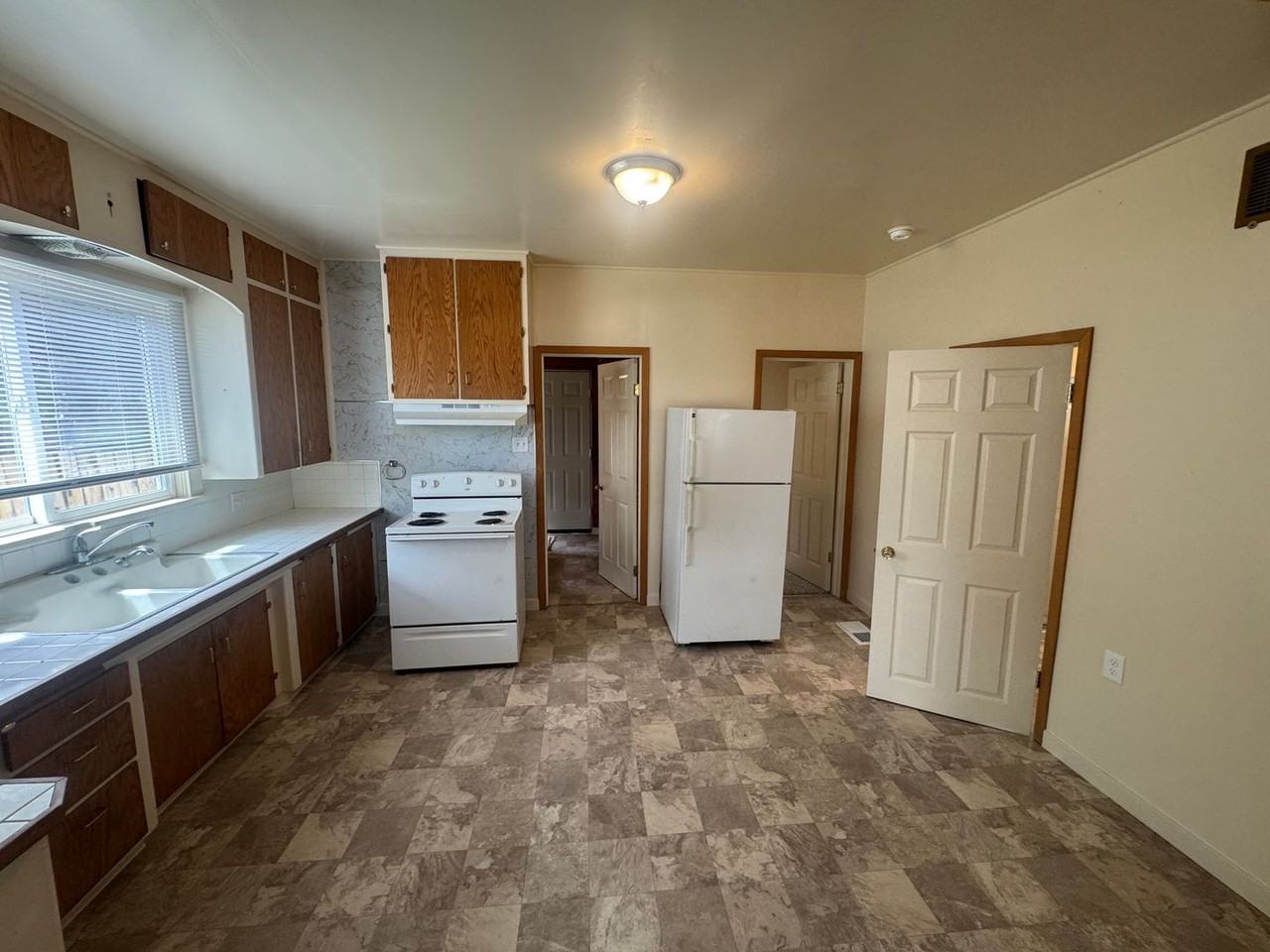 804 S 12th Ave - Photo 5 of 9