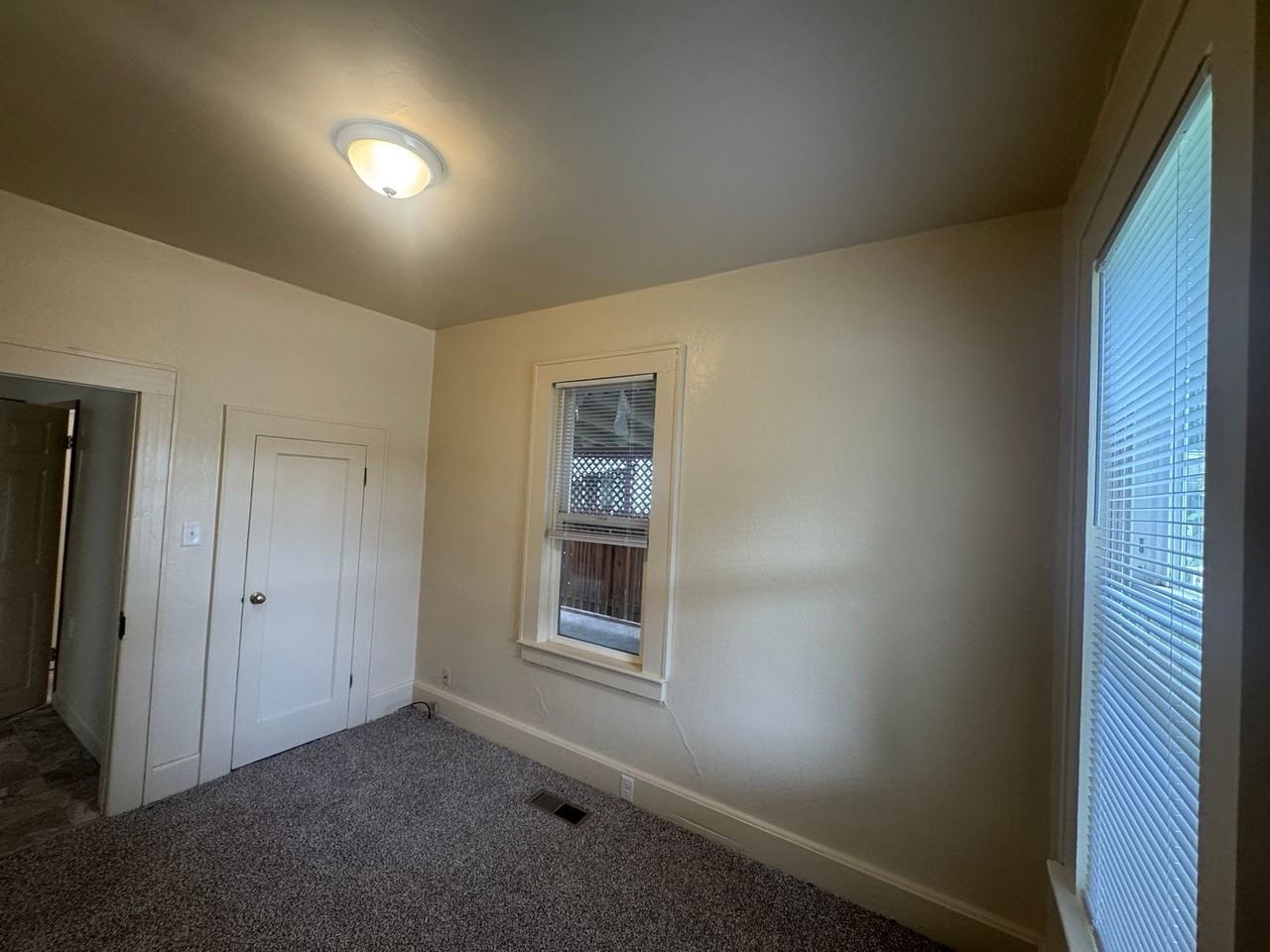 804 S 12th Ave - Photo 6 of 9