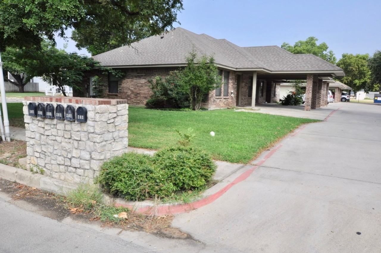 663 W Tarleton St