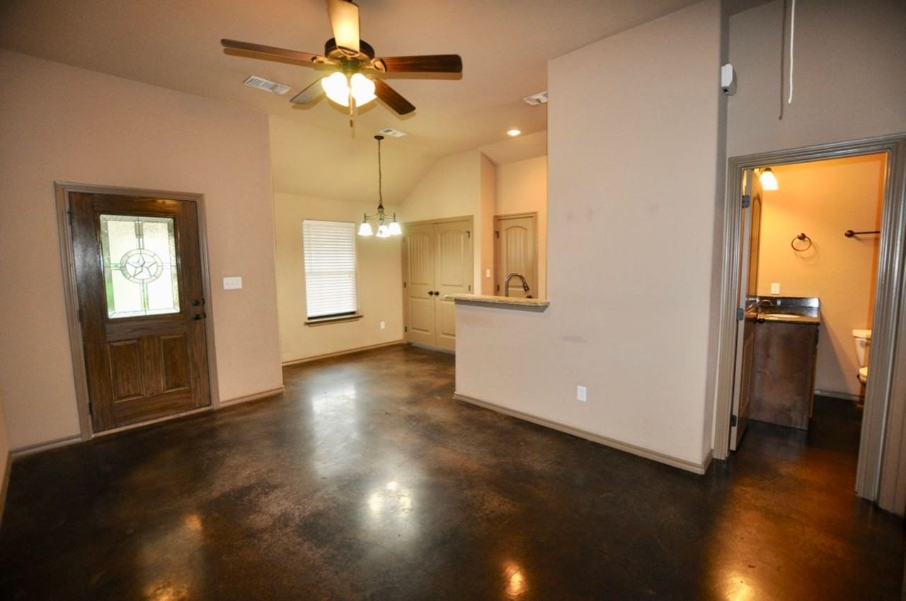 663 W Tarleton St - Photo 4 of 14