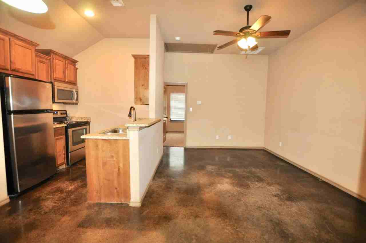 663 W Tarleton St - Photo 5 of 14