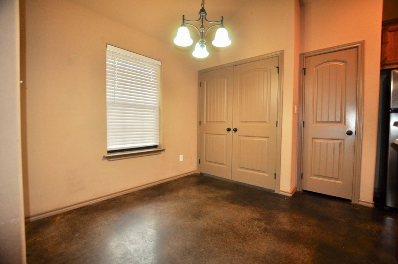 663 W Tarleton St - Photo 7 of 14