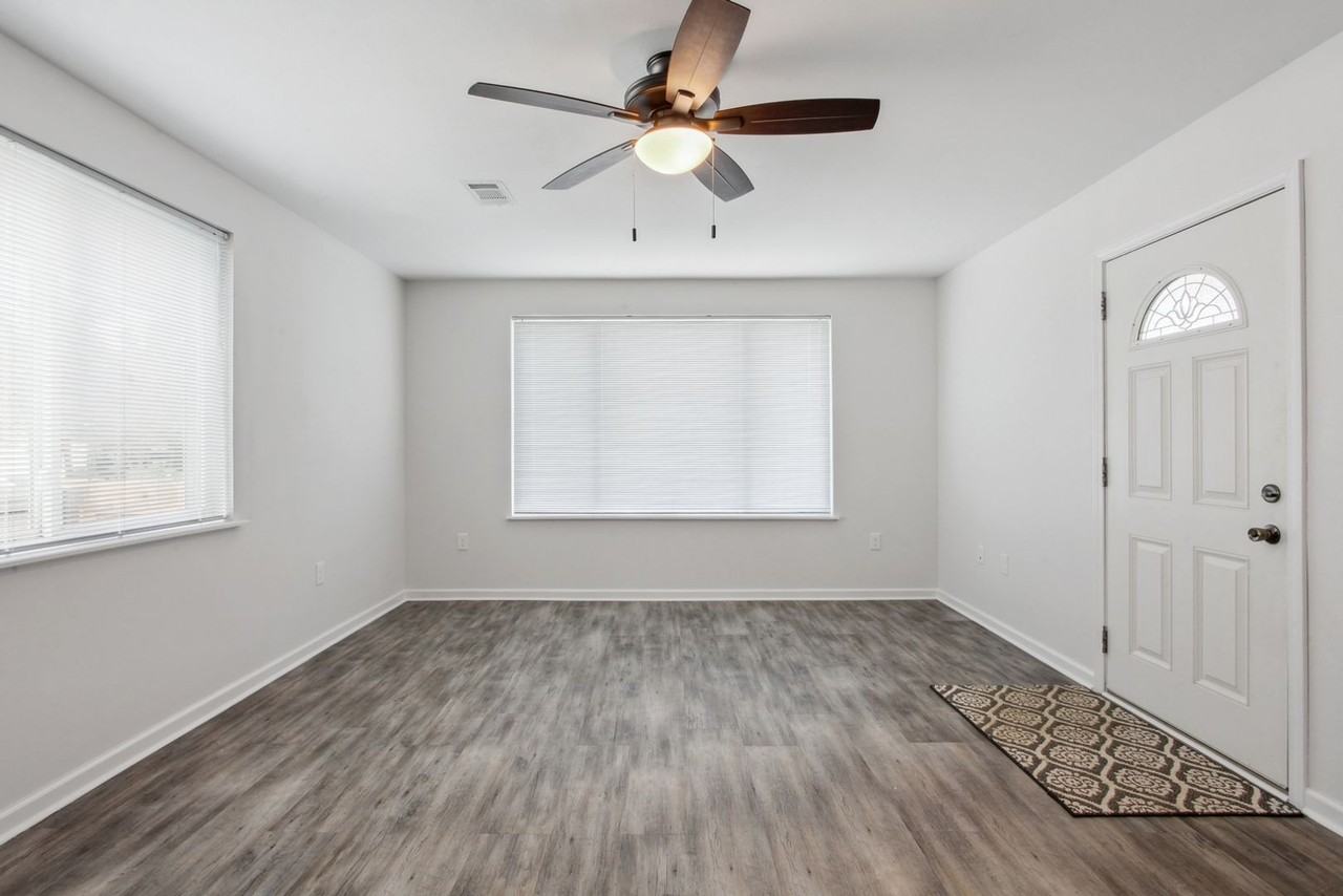 124 26th St - Photo 2 of 10