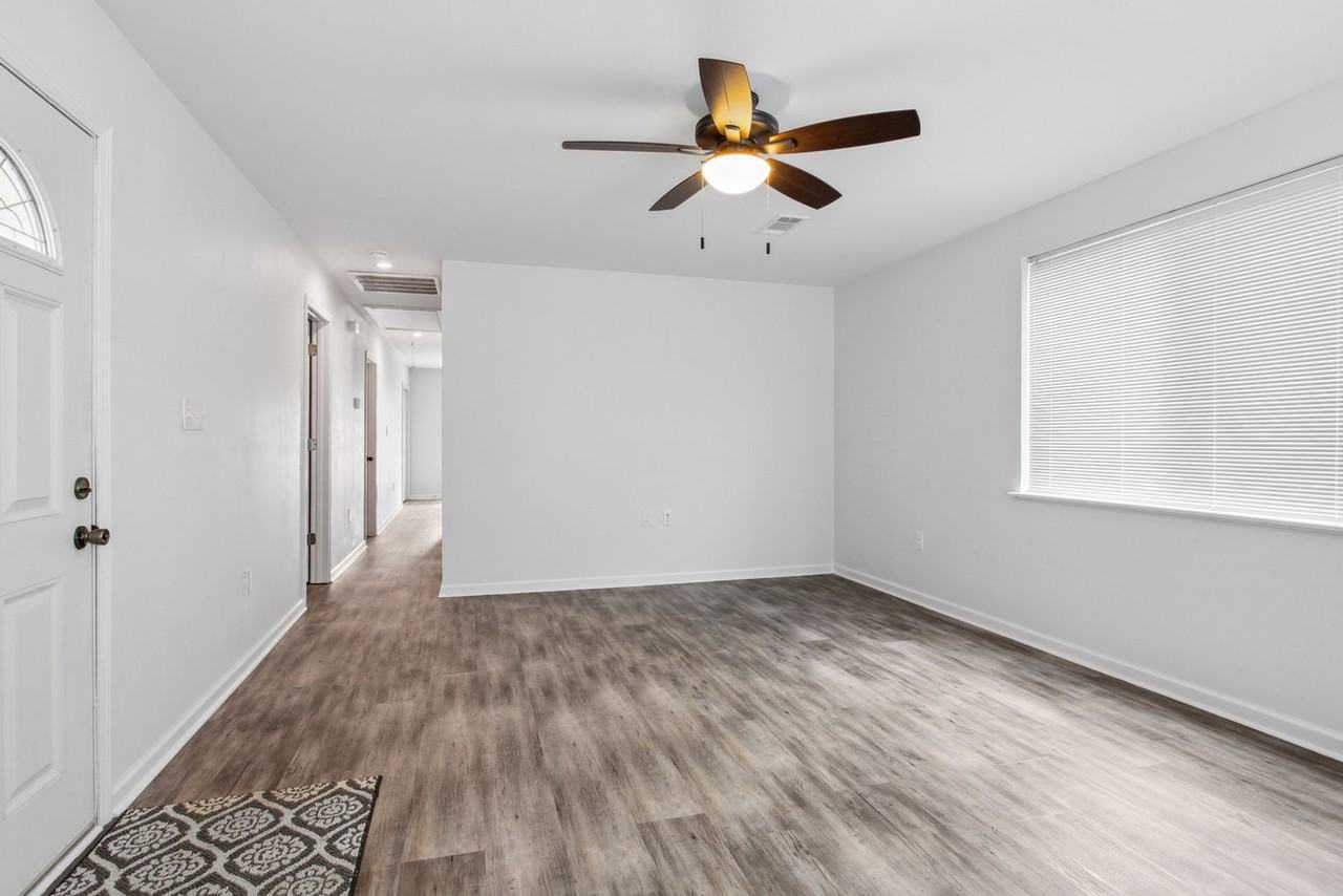 124 26th St - Photo 3 of 10