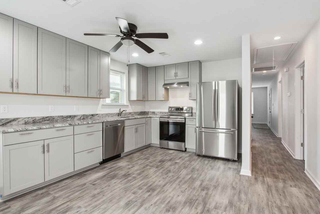 124 26th St - Photo 4 of 10