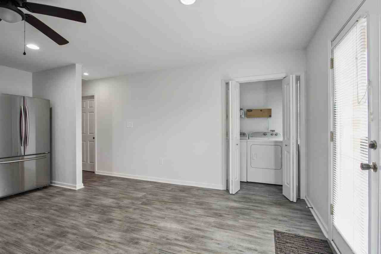 124 26th St - Photo 5 of 10