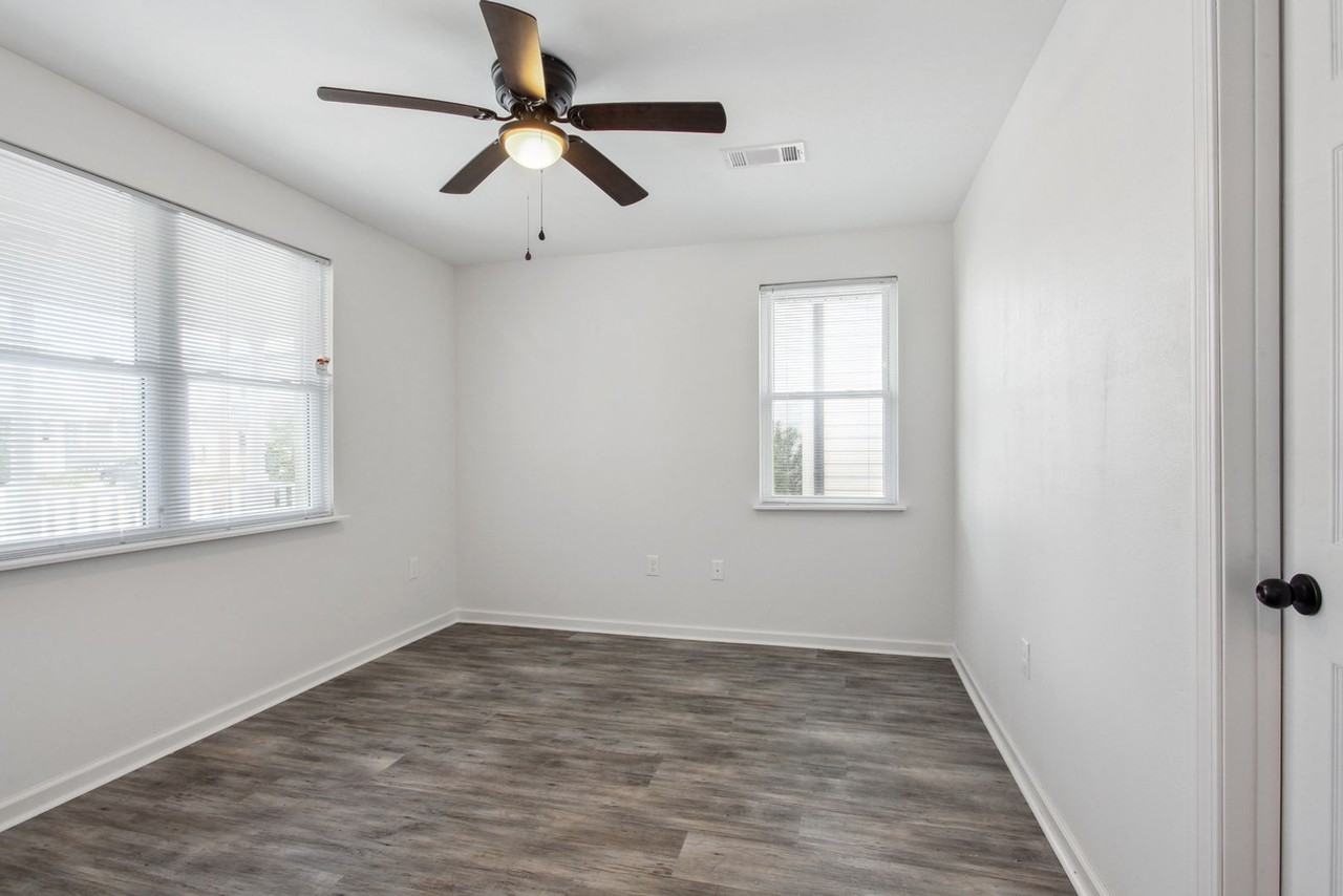 124 26th St - Photo 2 of 10