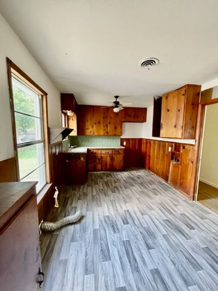 1512 Bryan Ave - Photo 4 of 13