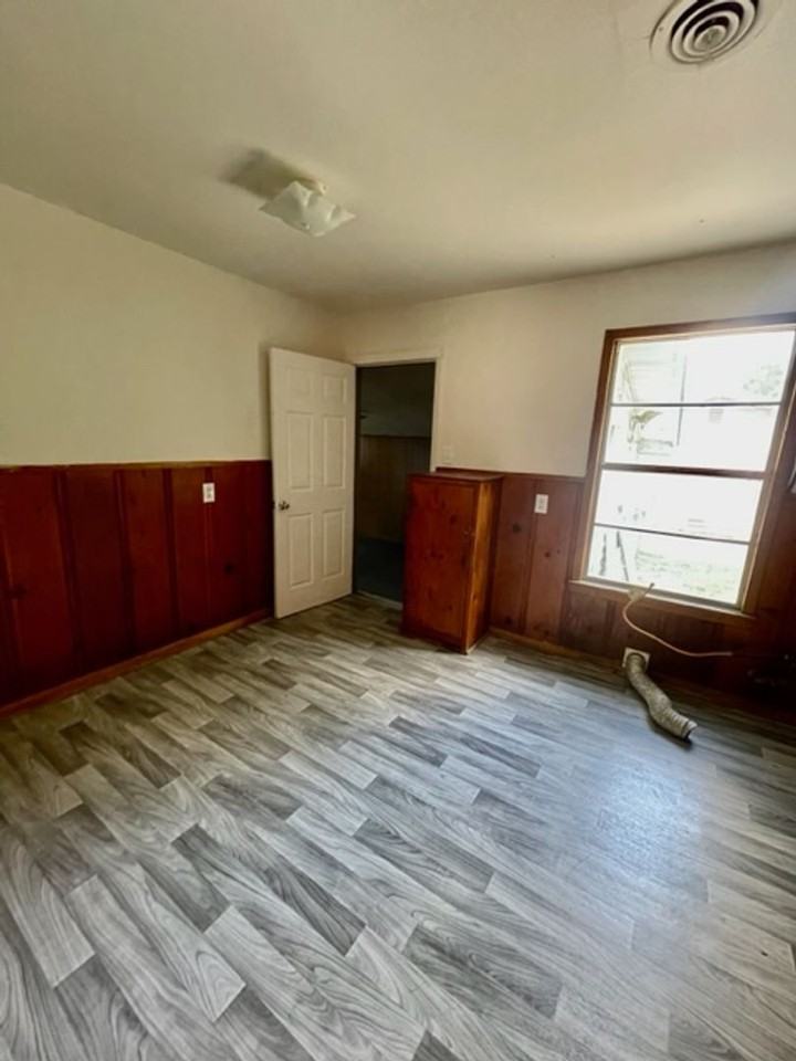 1512 Bryan Ave - Photo 5 of 13