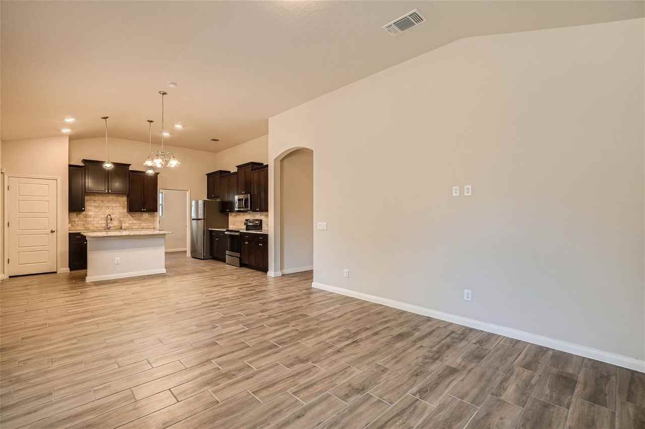 7727 Sunrise Cay - Photo 2 of 10